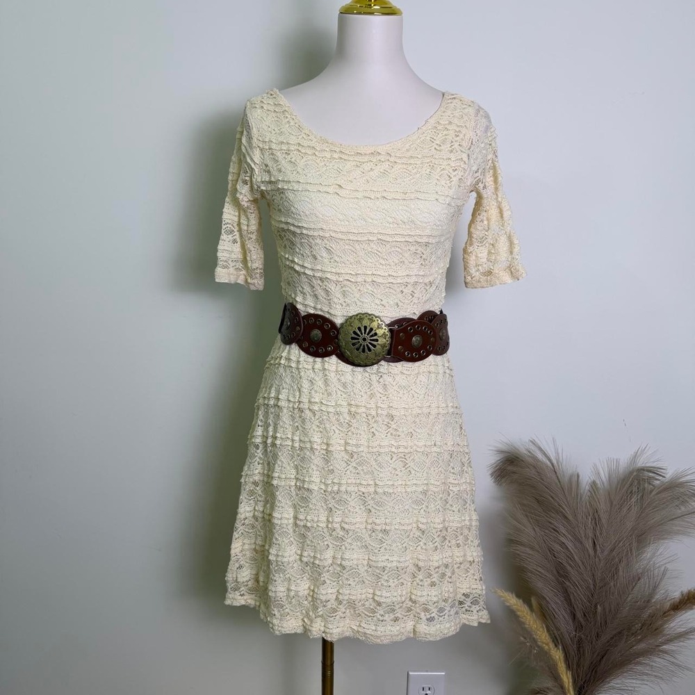 Rewind Size M Cream Lace Short Sleeve Mini Dress